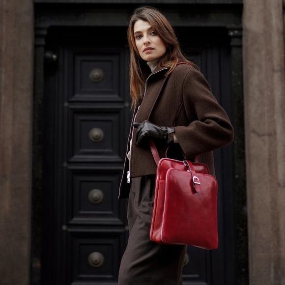 Time Resistance - Womens Convertible Leather Backpack Shoulder Bag - Clarissa - Picture 2 of 11